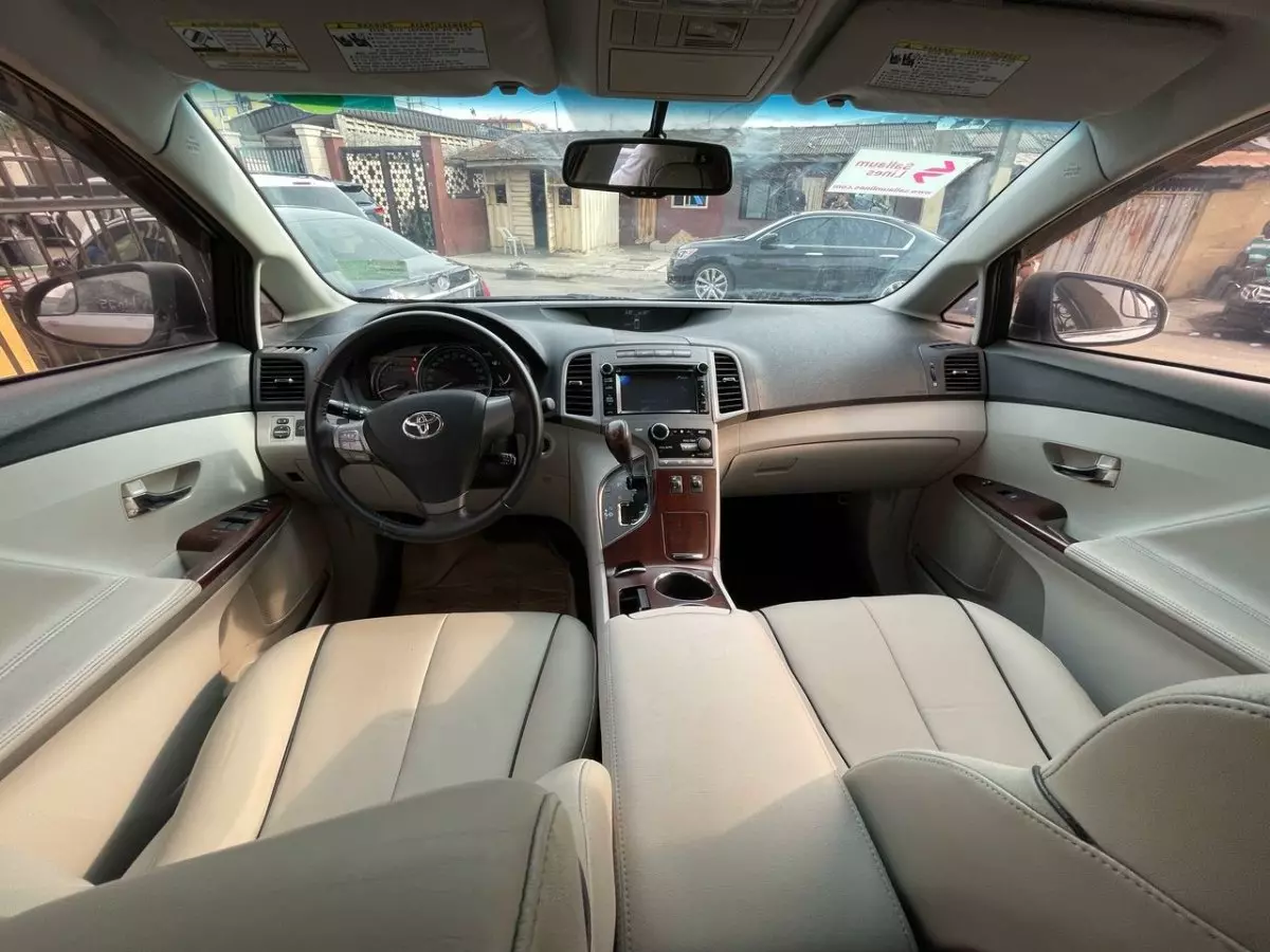 interiorFront