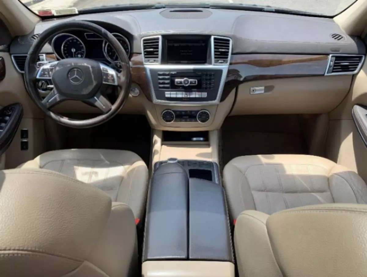 interiorFront