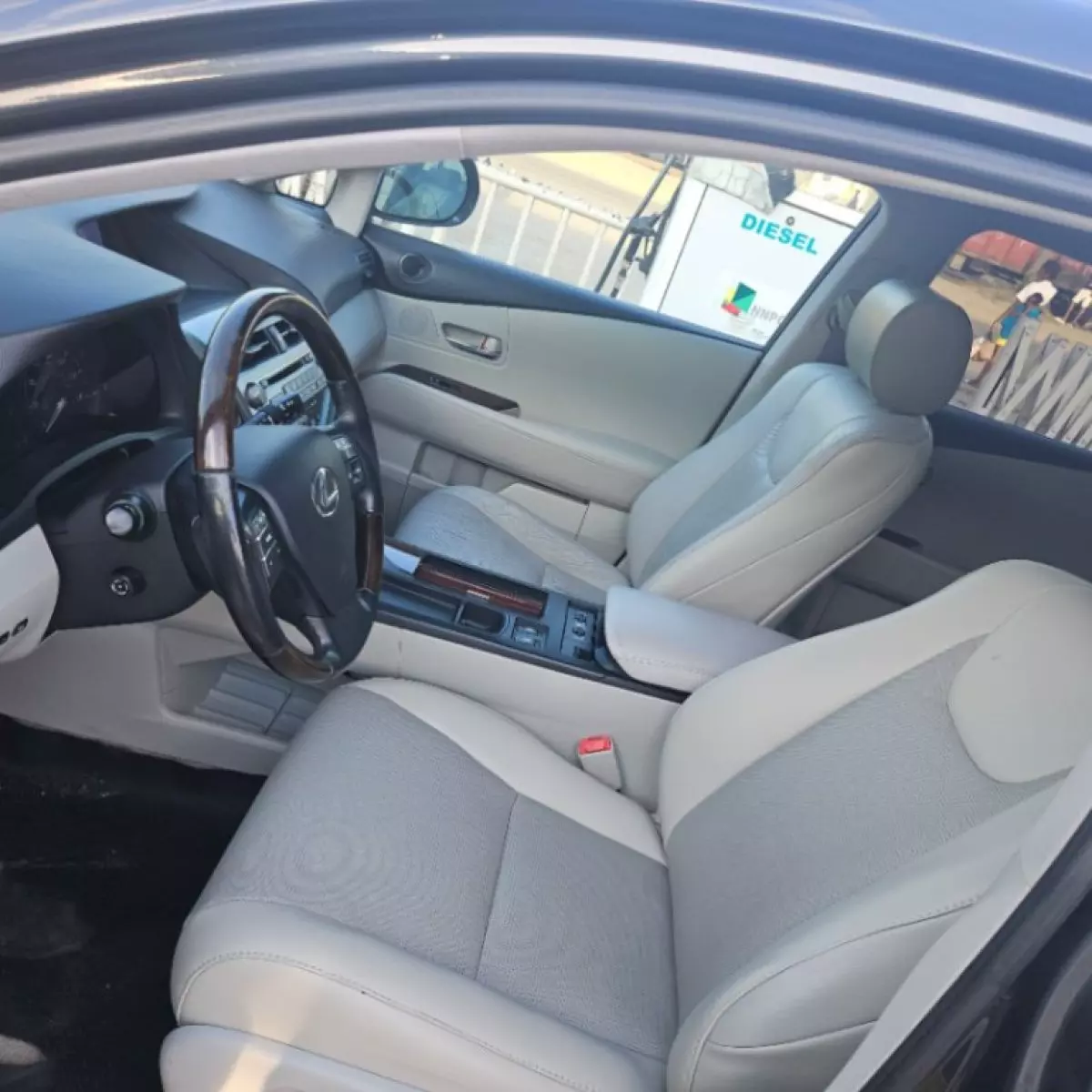 interiorFront