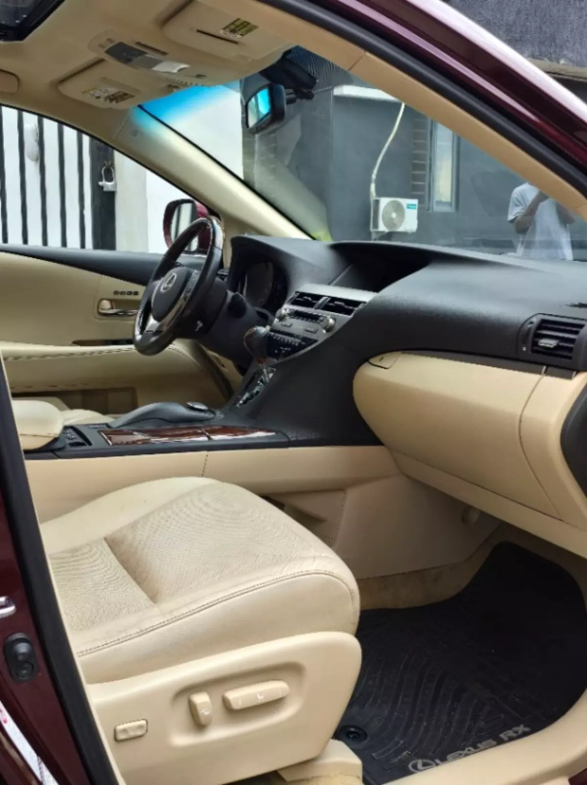 interiorFront