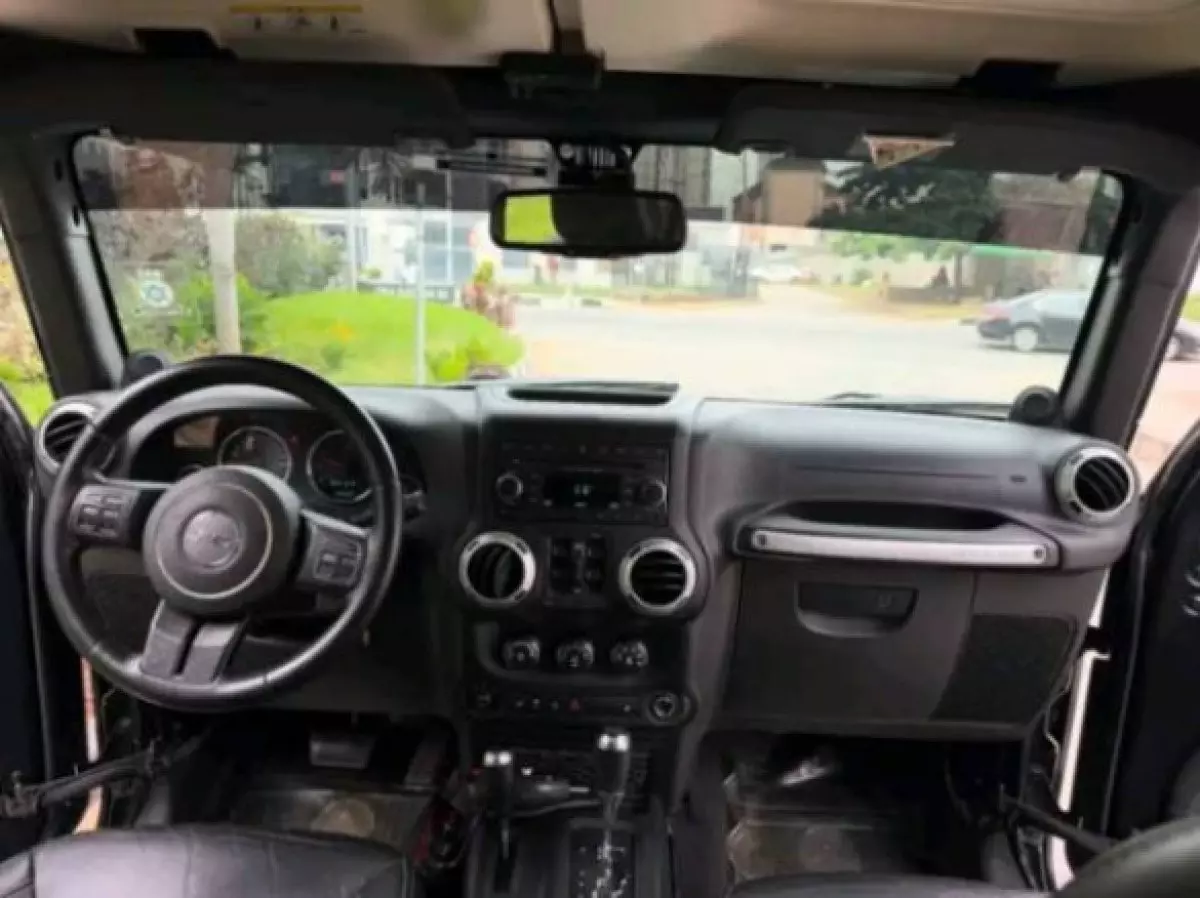 interiorFront