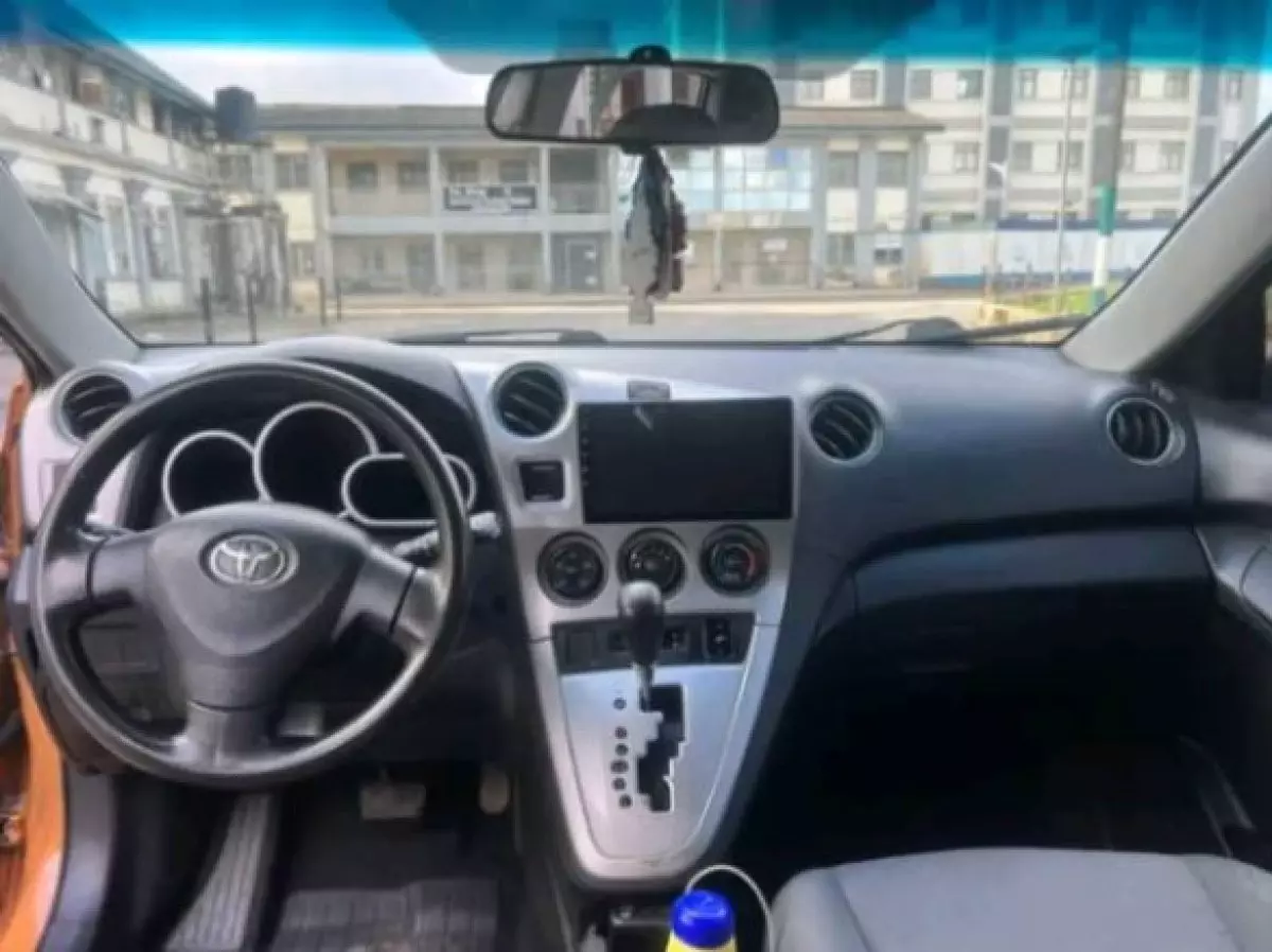 interiorFront