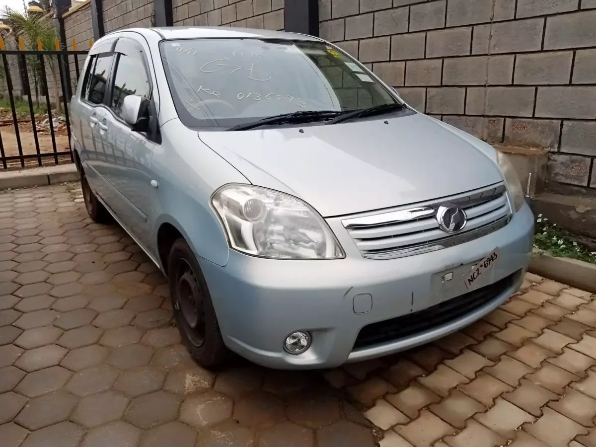 Toyota Raum  - 2009