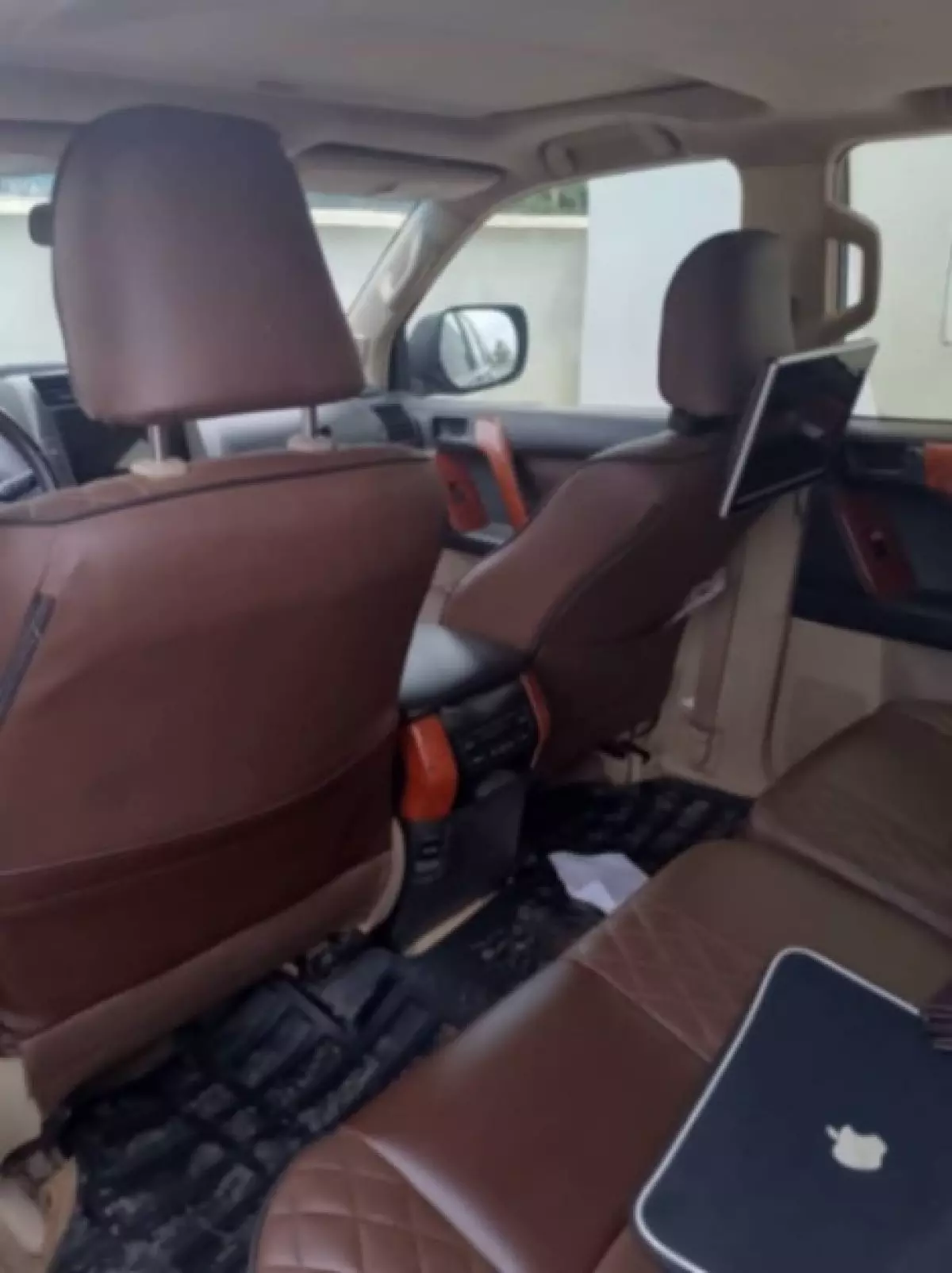 interiorBack