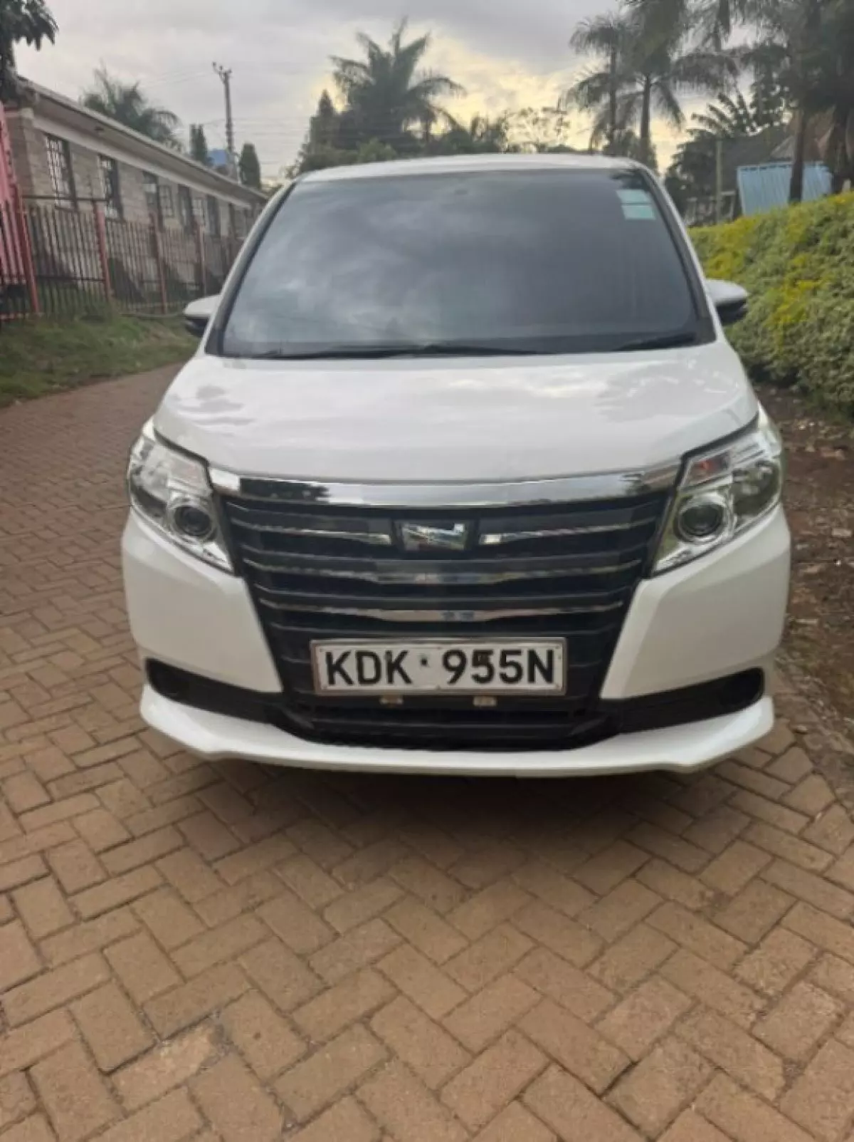 Toyota Noah - 2015