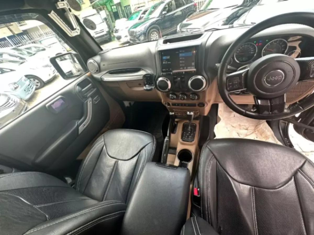 interiorFront