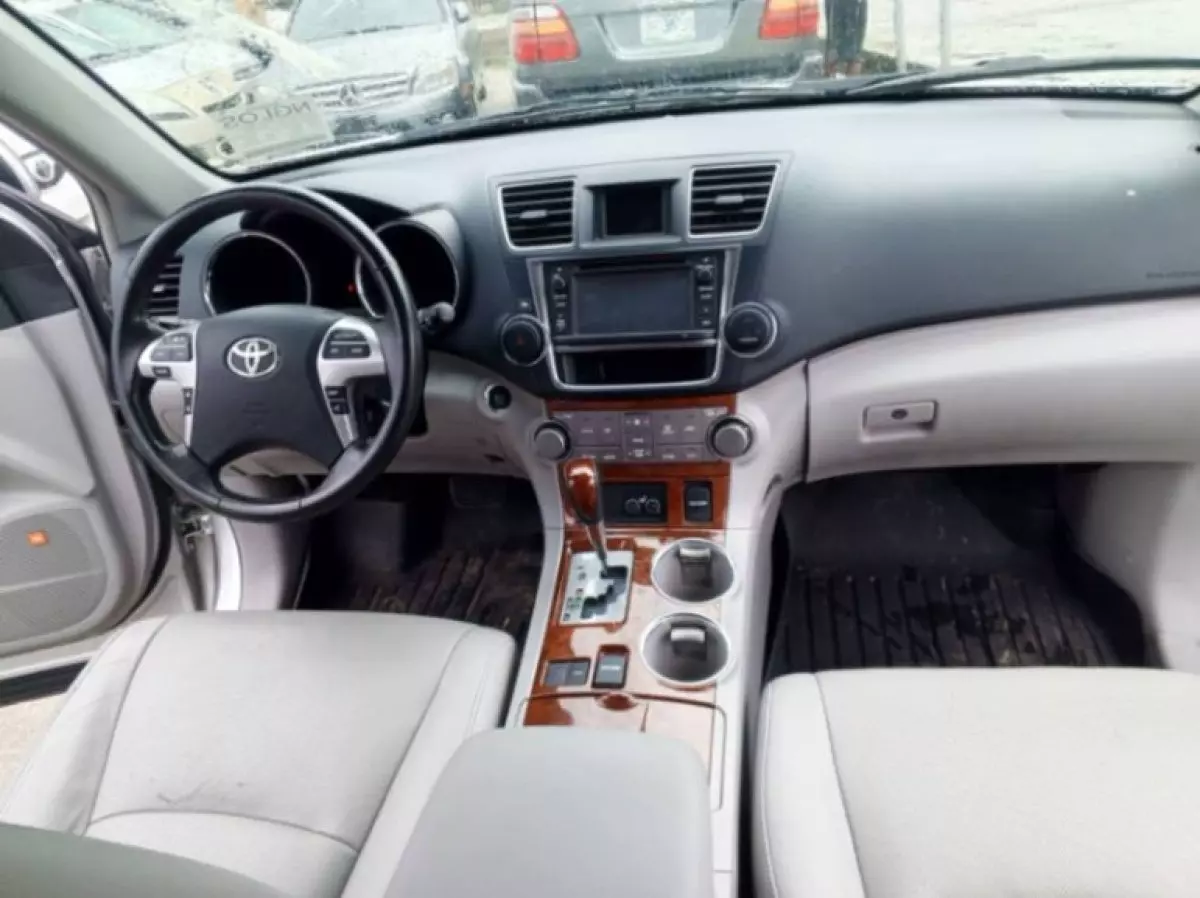 interiorFront