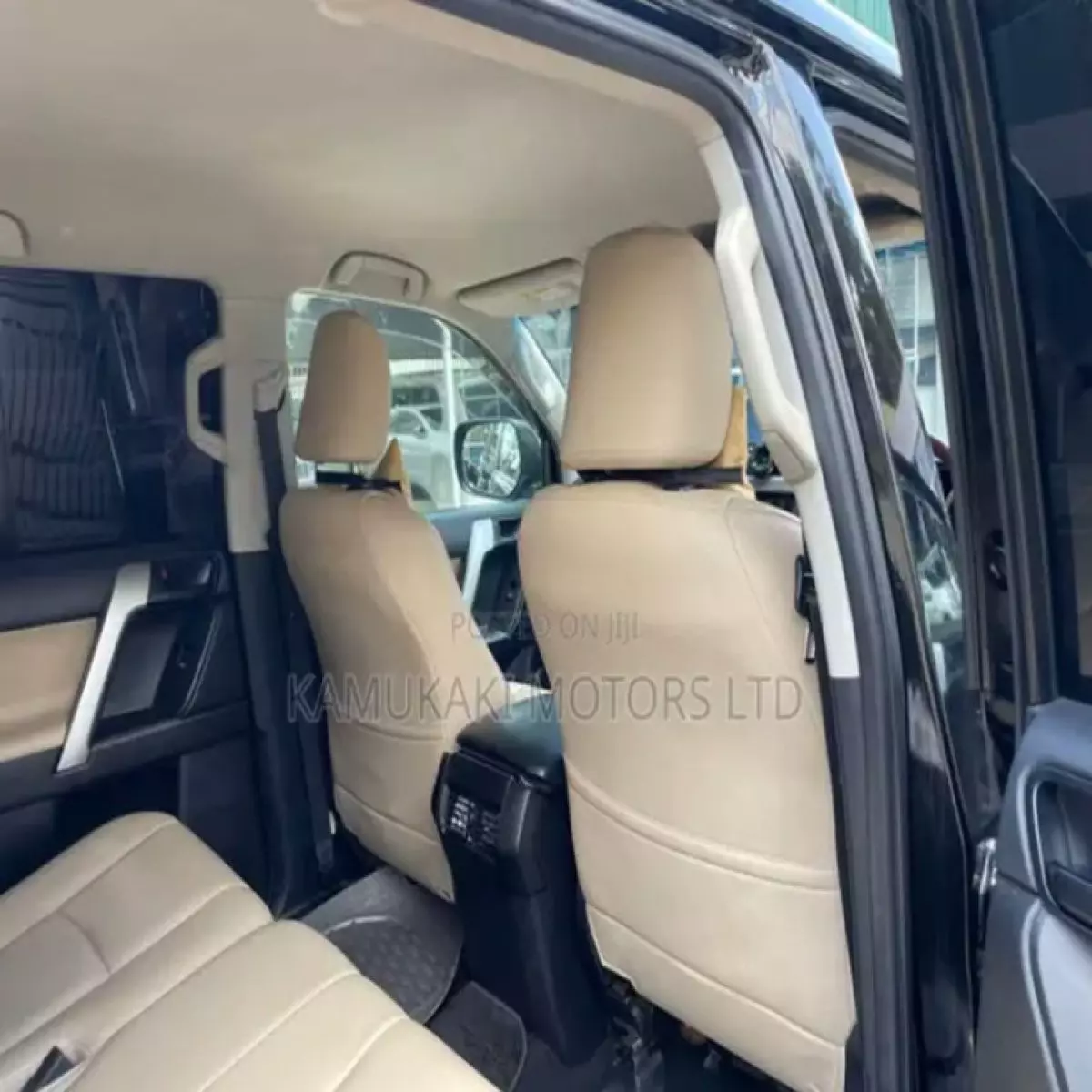 interiorFront