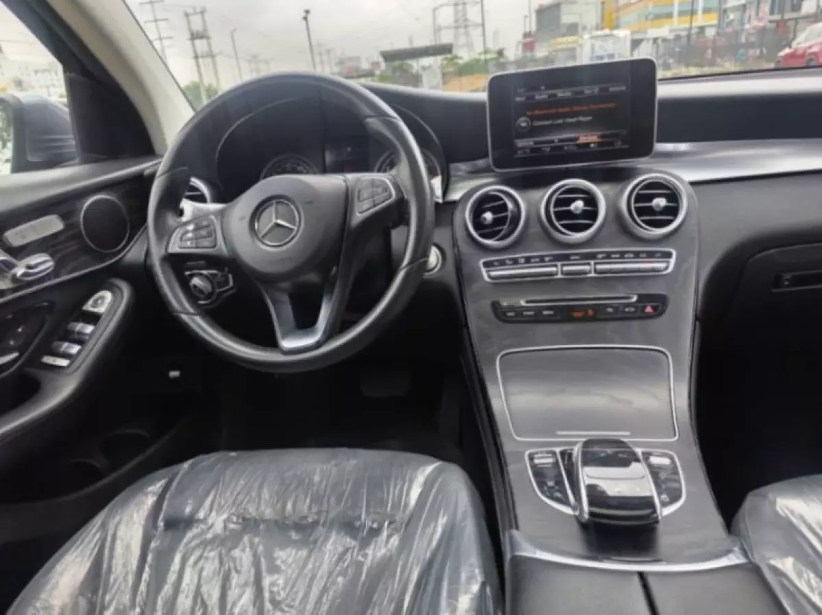 interiorFront