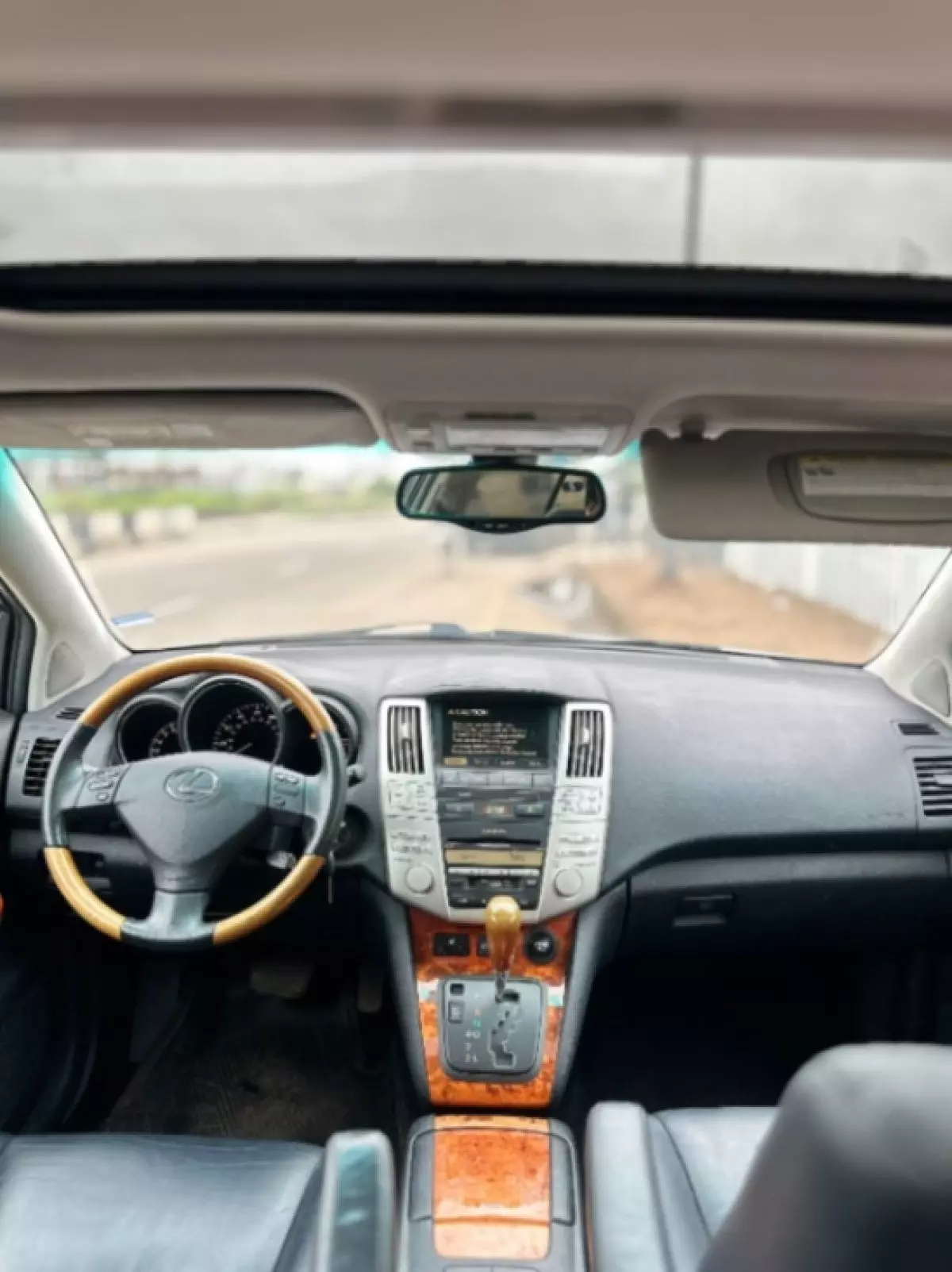 interiorFront