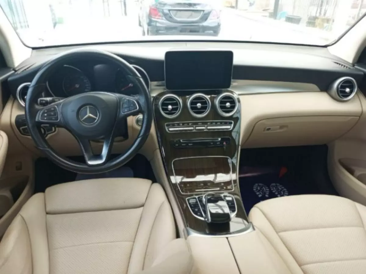 interiorFront