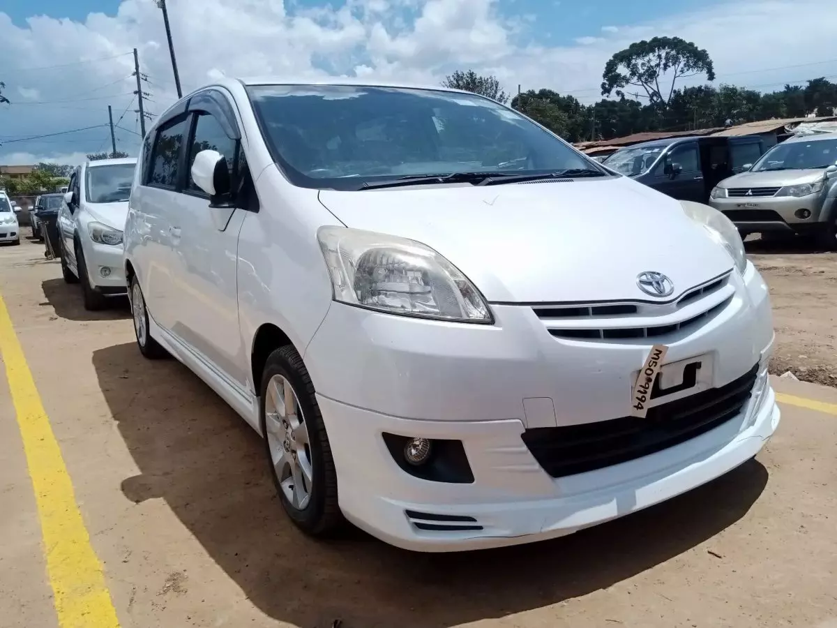 Toyota Passo Sette - 2009