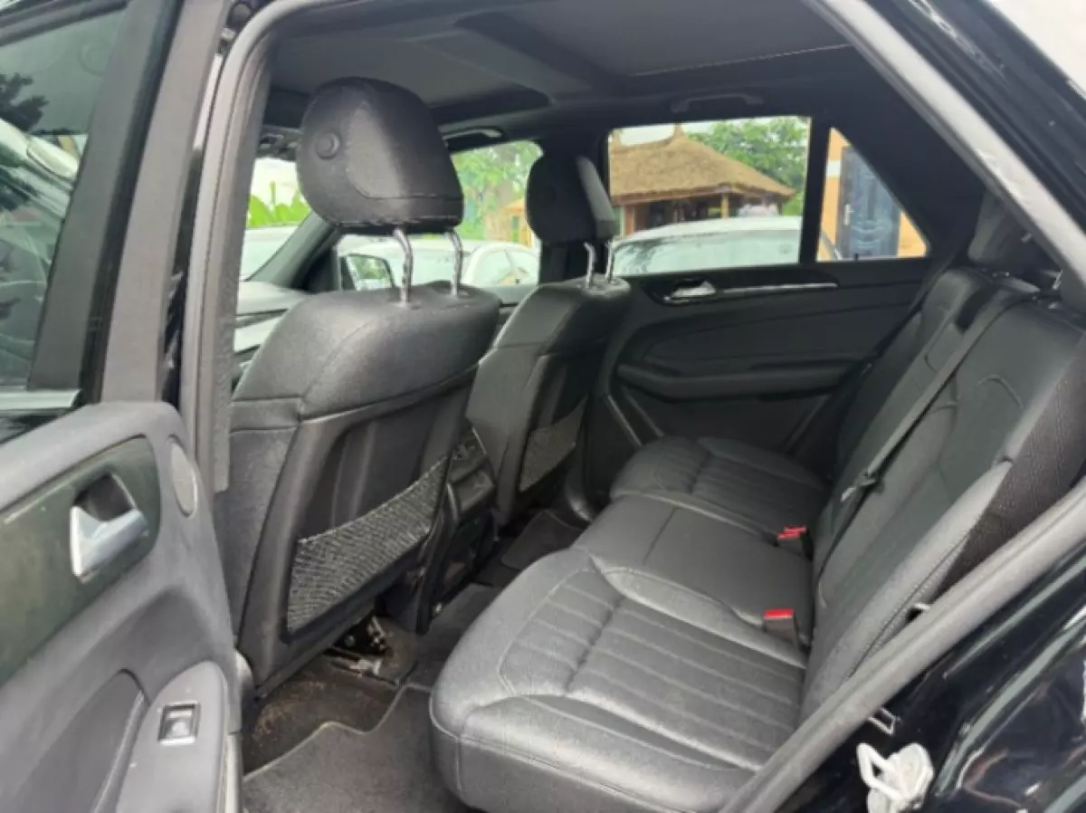 interiorBack