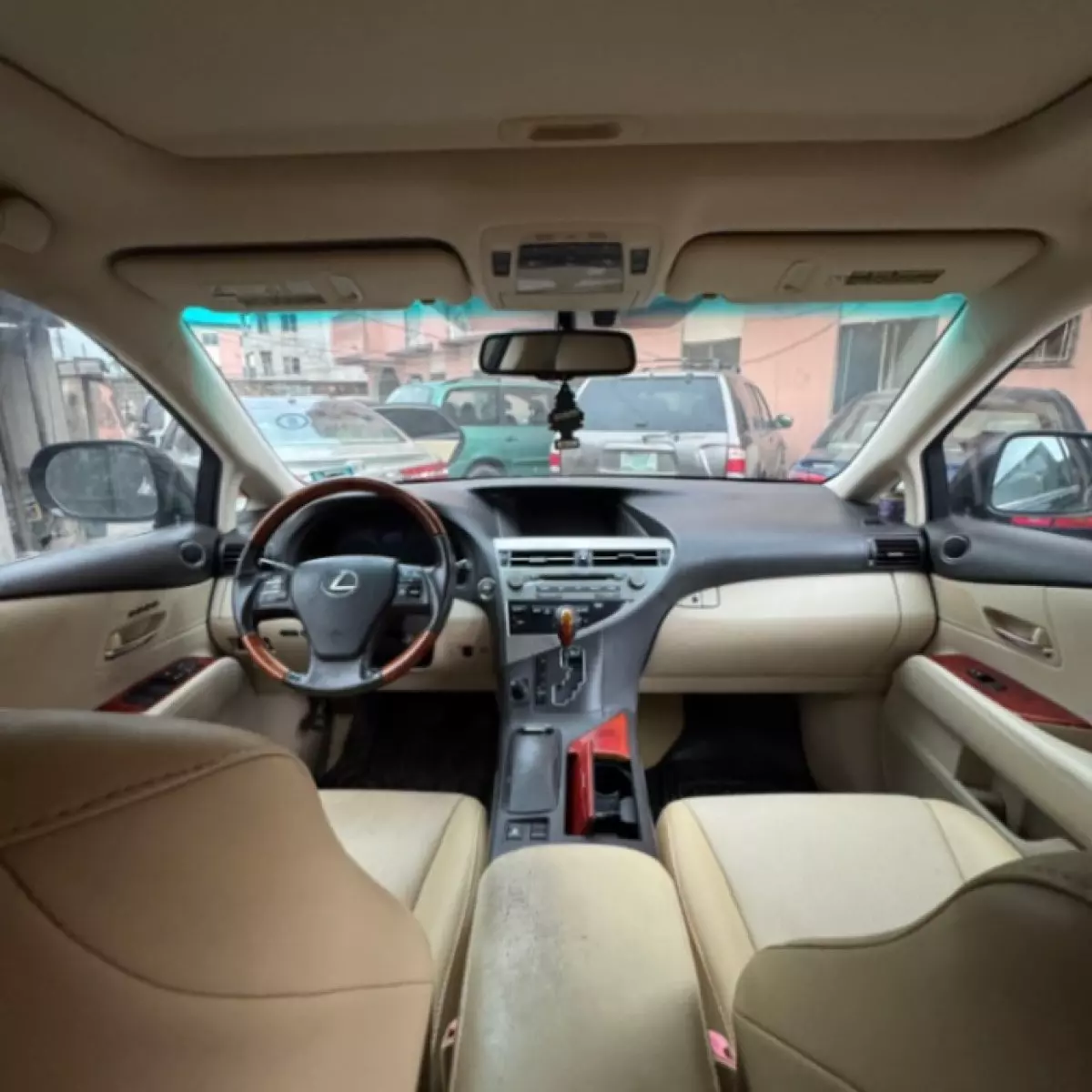 interiorFront