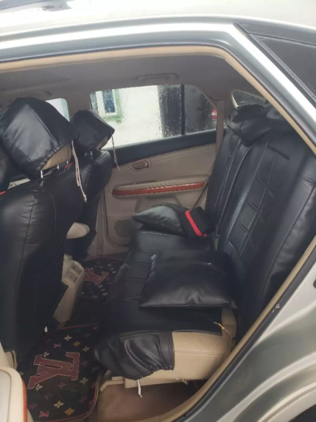 interiorBack