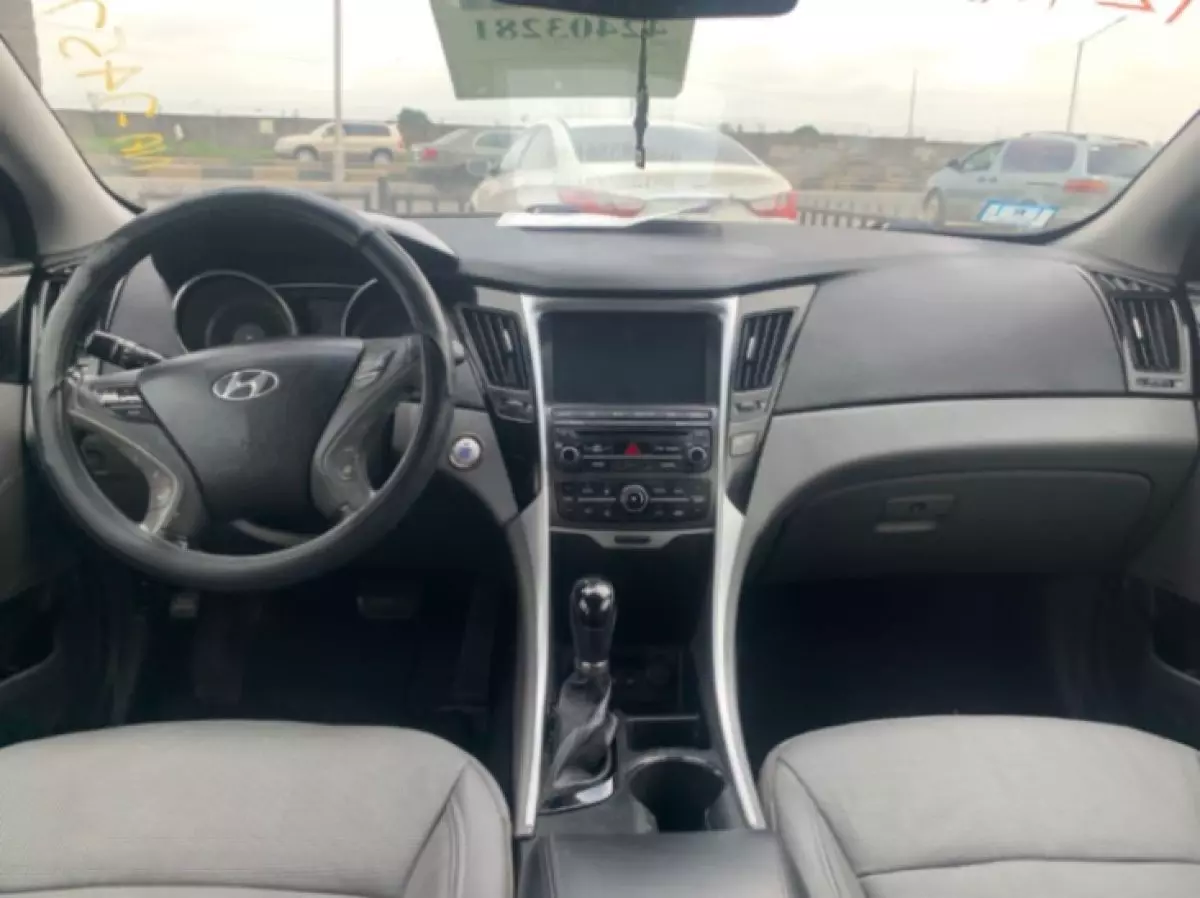interiorFront