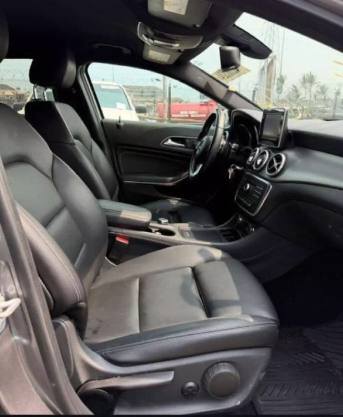 interiorFront