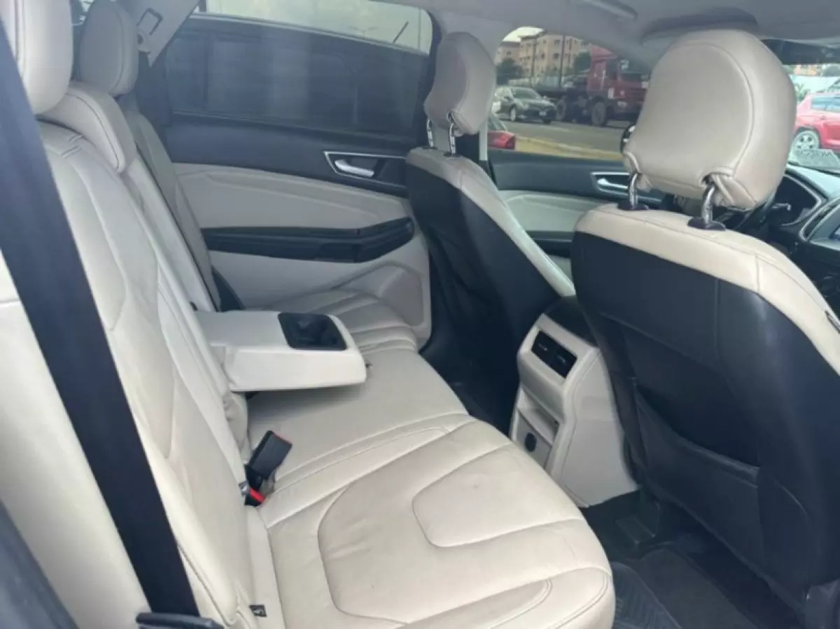 interiorBack