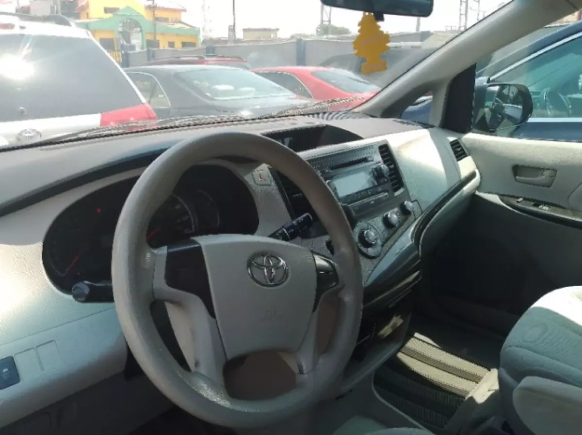 interiorFront