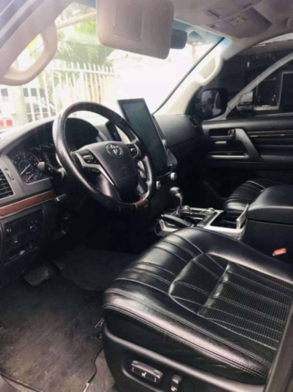 interiorFront
