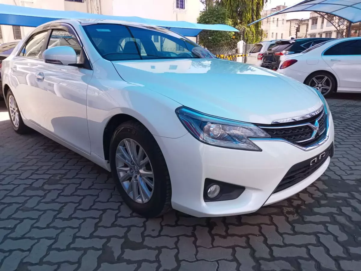 Toyota Mark X - 2015