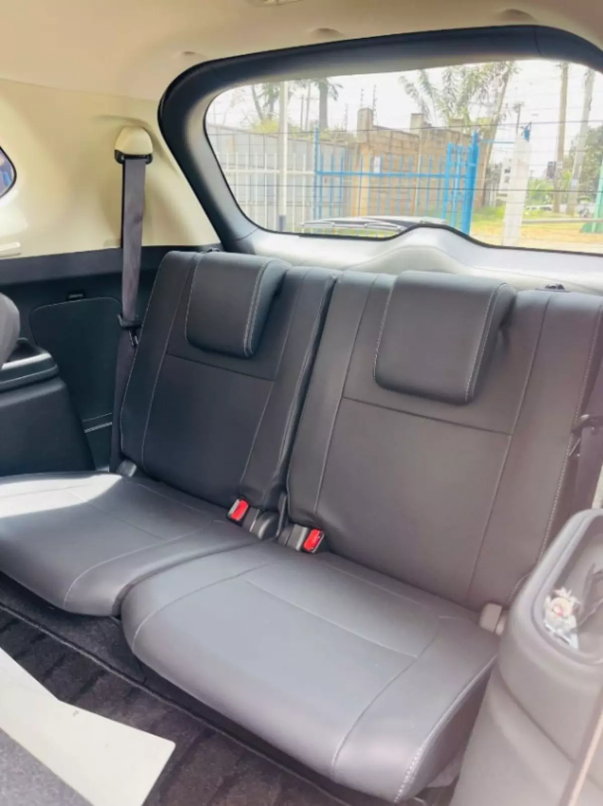 interiorFront