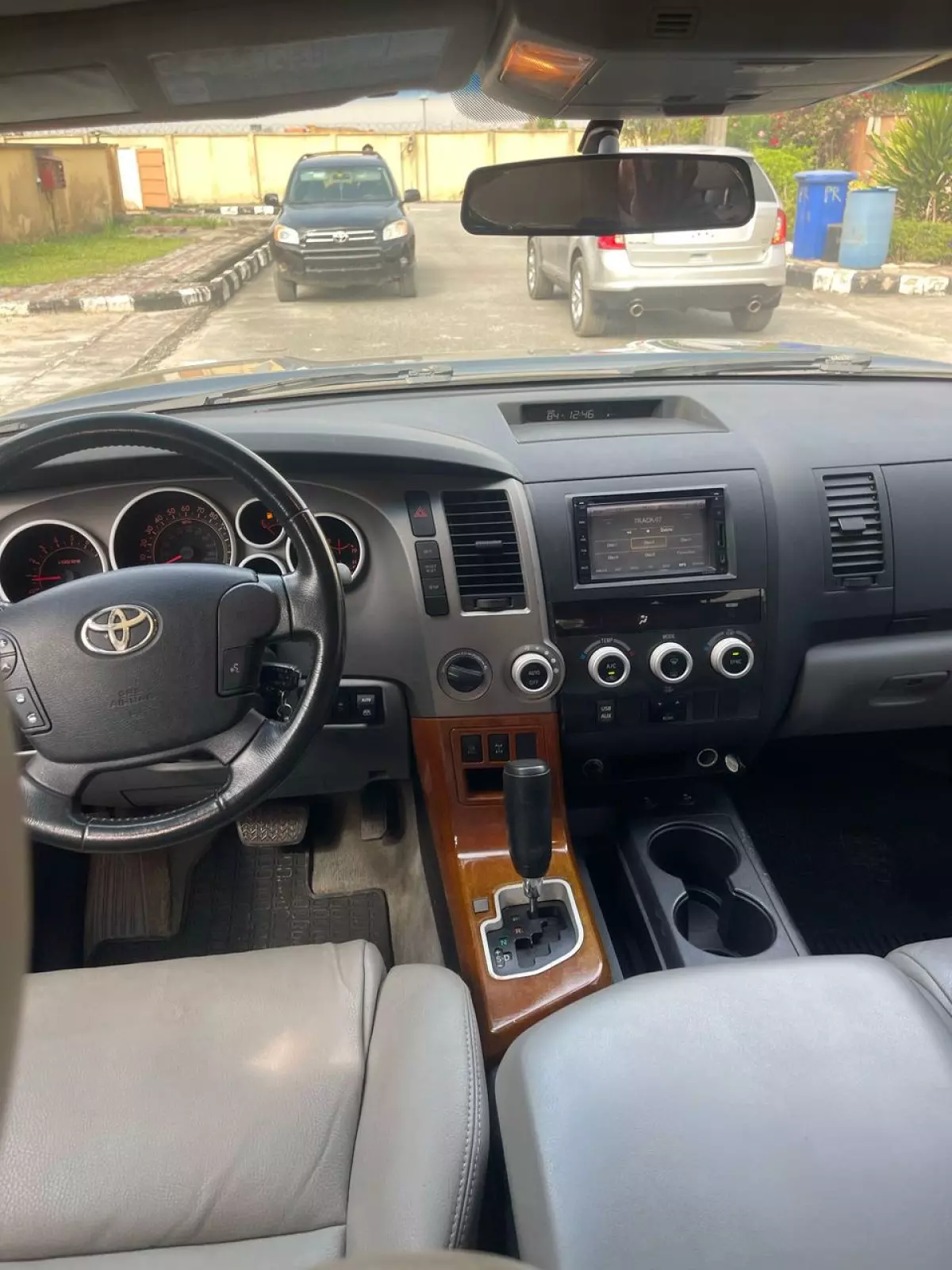 interiorFront