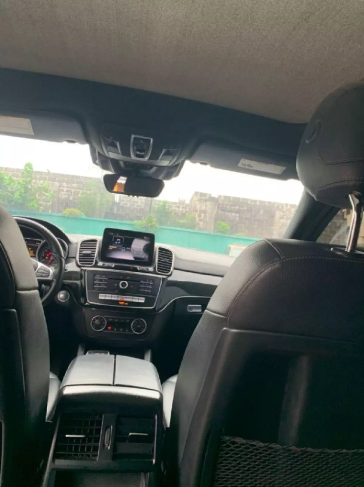interiorFront