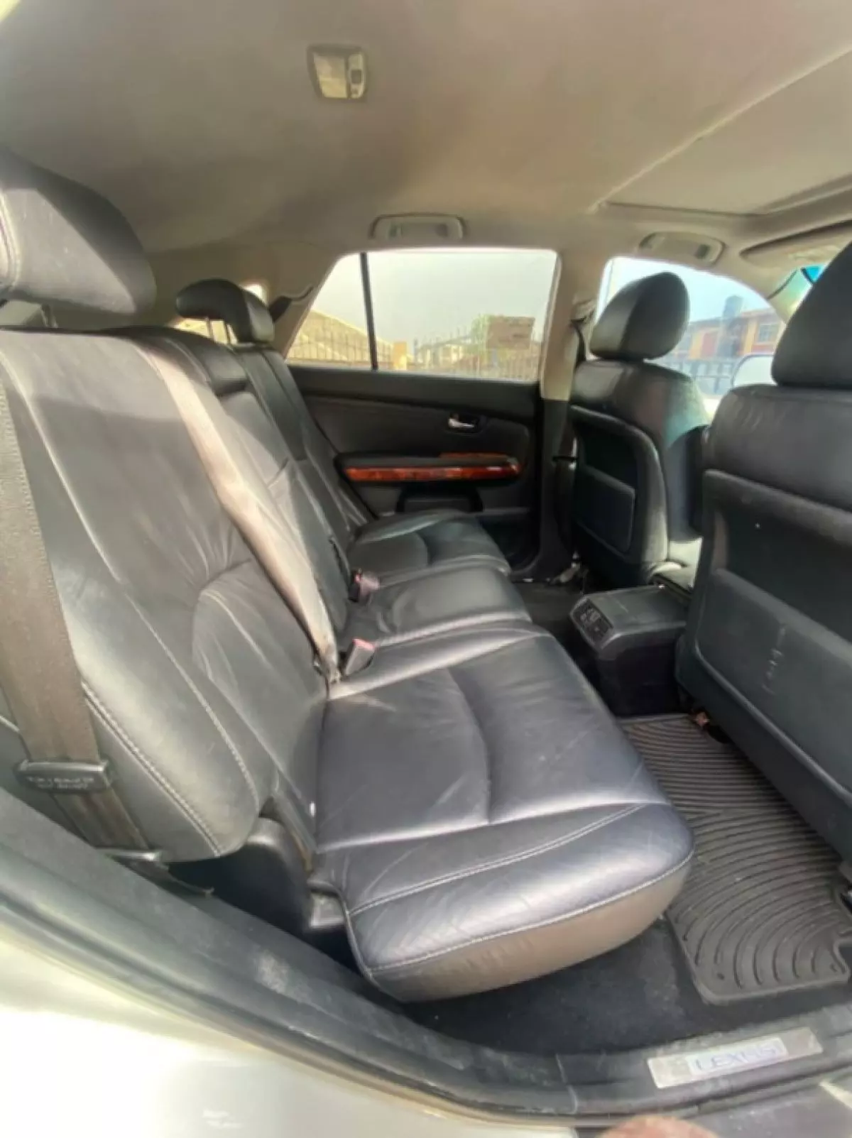 interiorBack