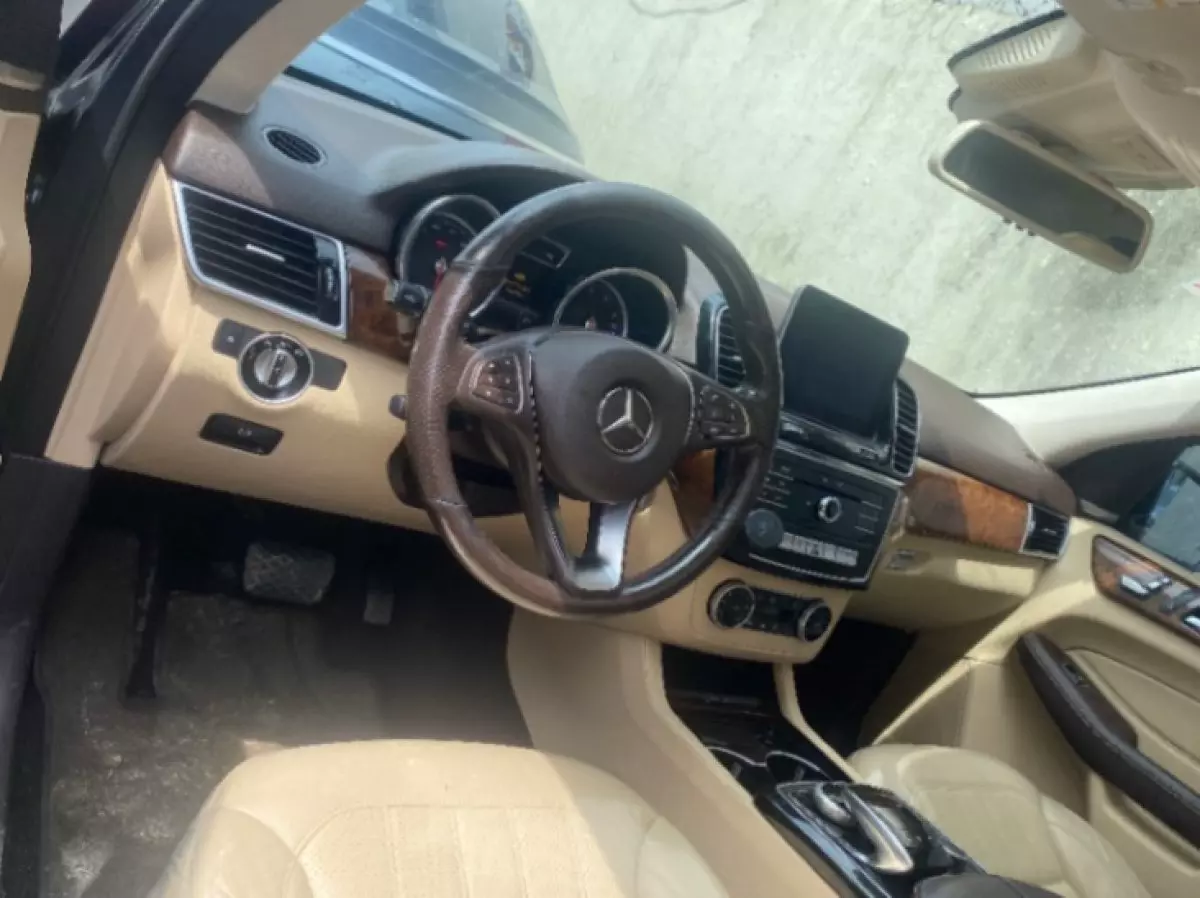 interiorFront