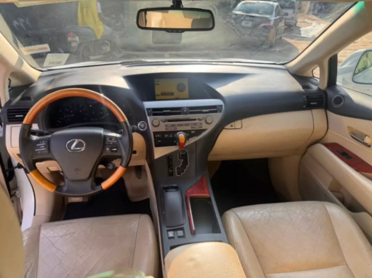 interiorFront