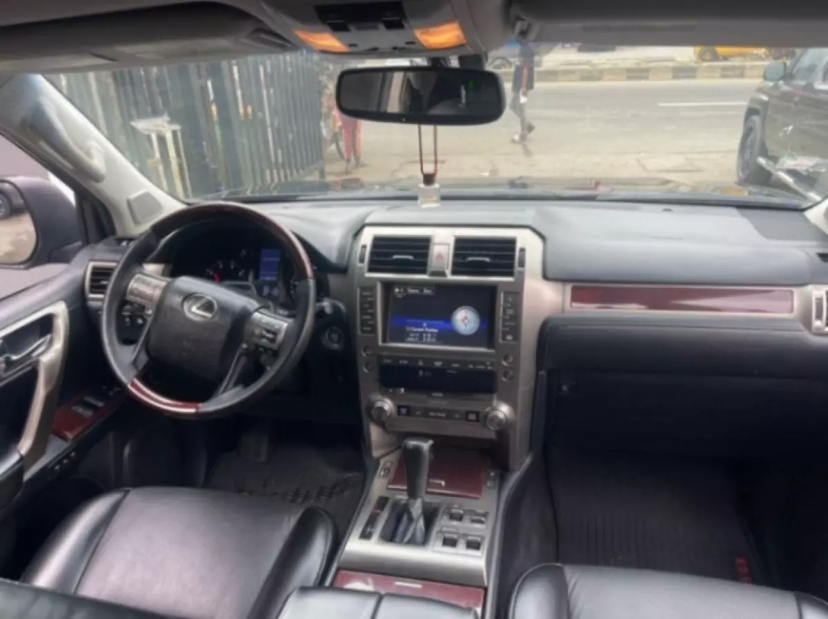 interiorFront