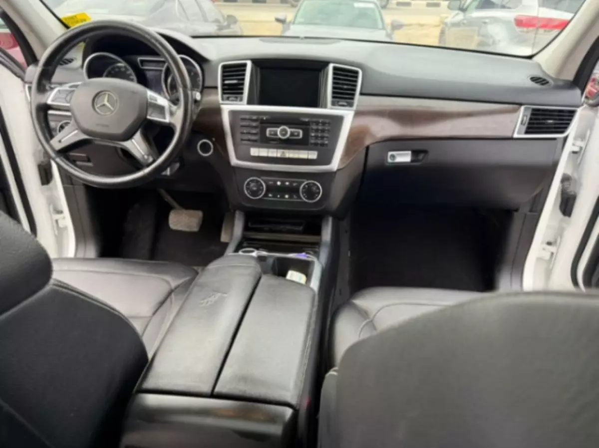 interiorFront