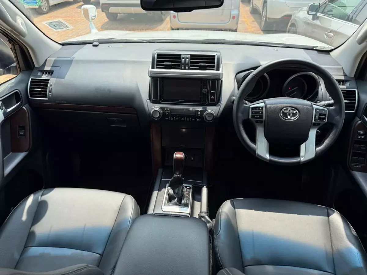 interiorFront
