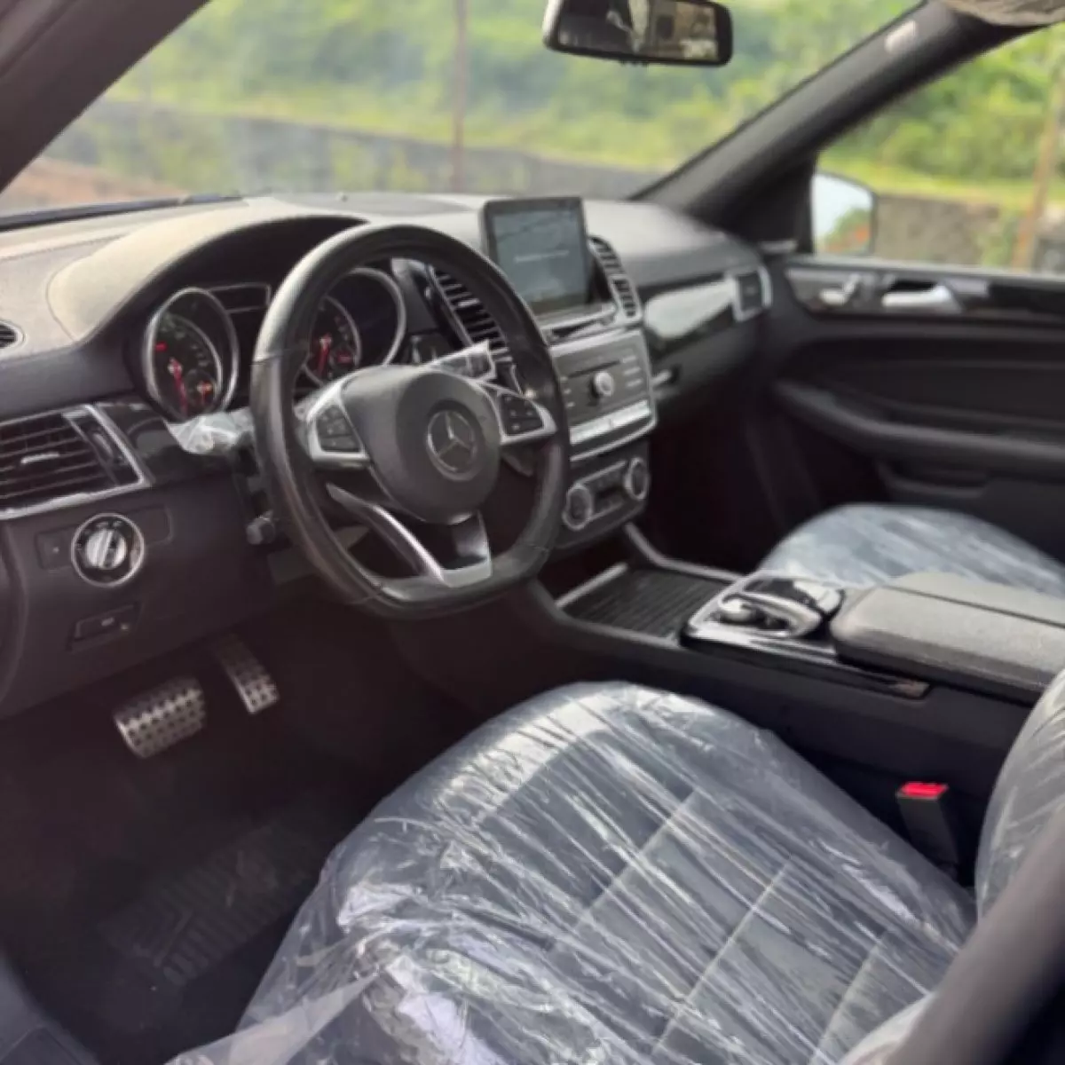 interiorFront