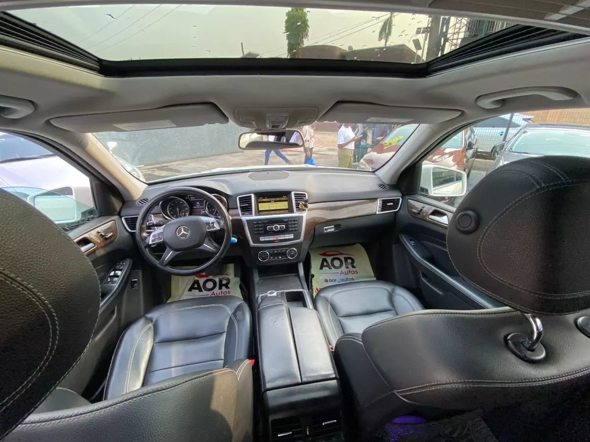 interiorFront