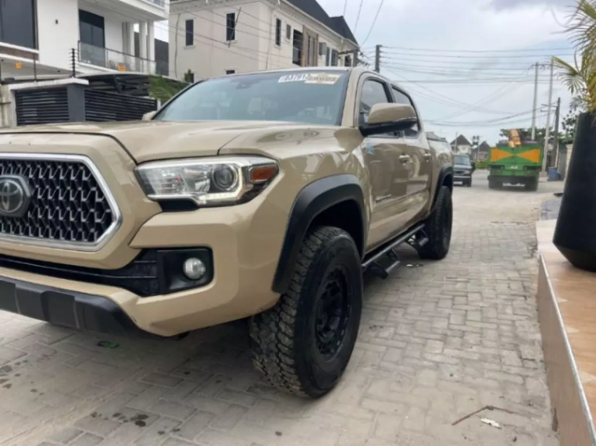 Toyota Tacoma   - 2018
