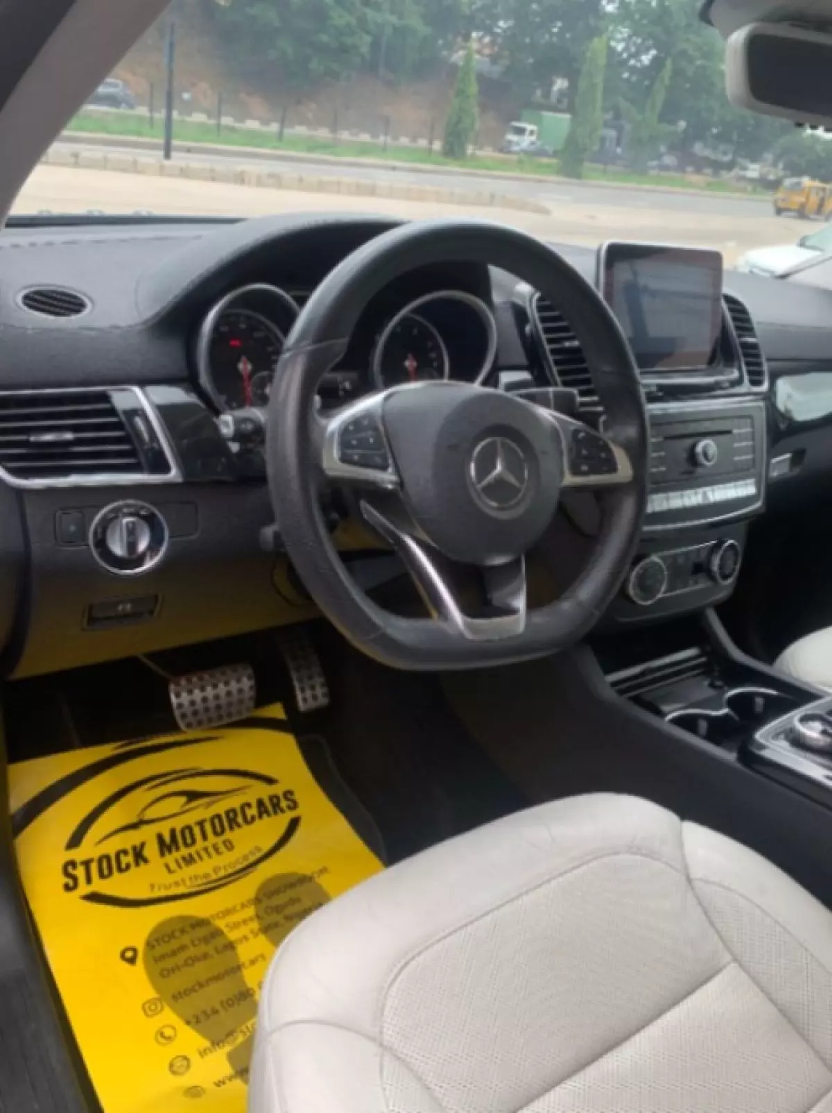 interiorFront