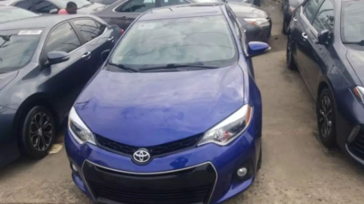 Toyota Corolla Sport - 2015