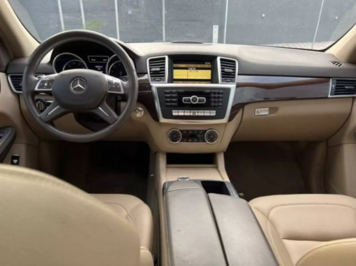 interiorFront