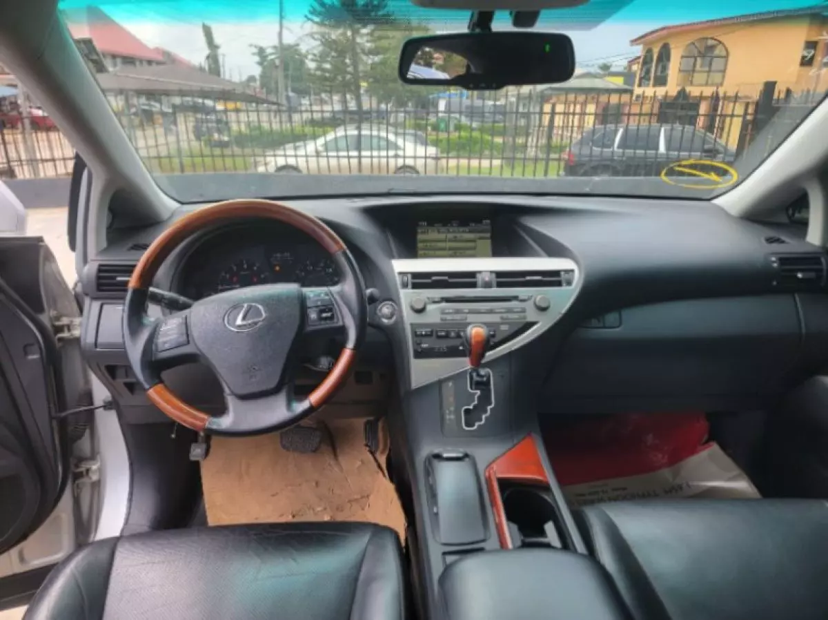 interiorFront