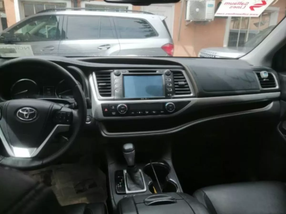 interiorFront