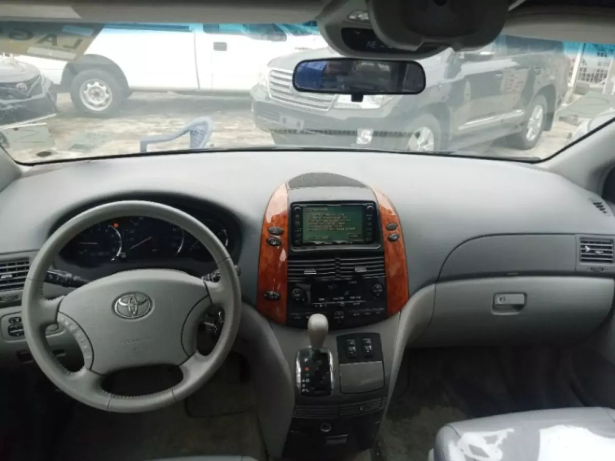 interiorFront
