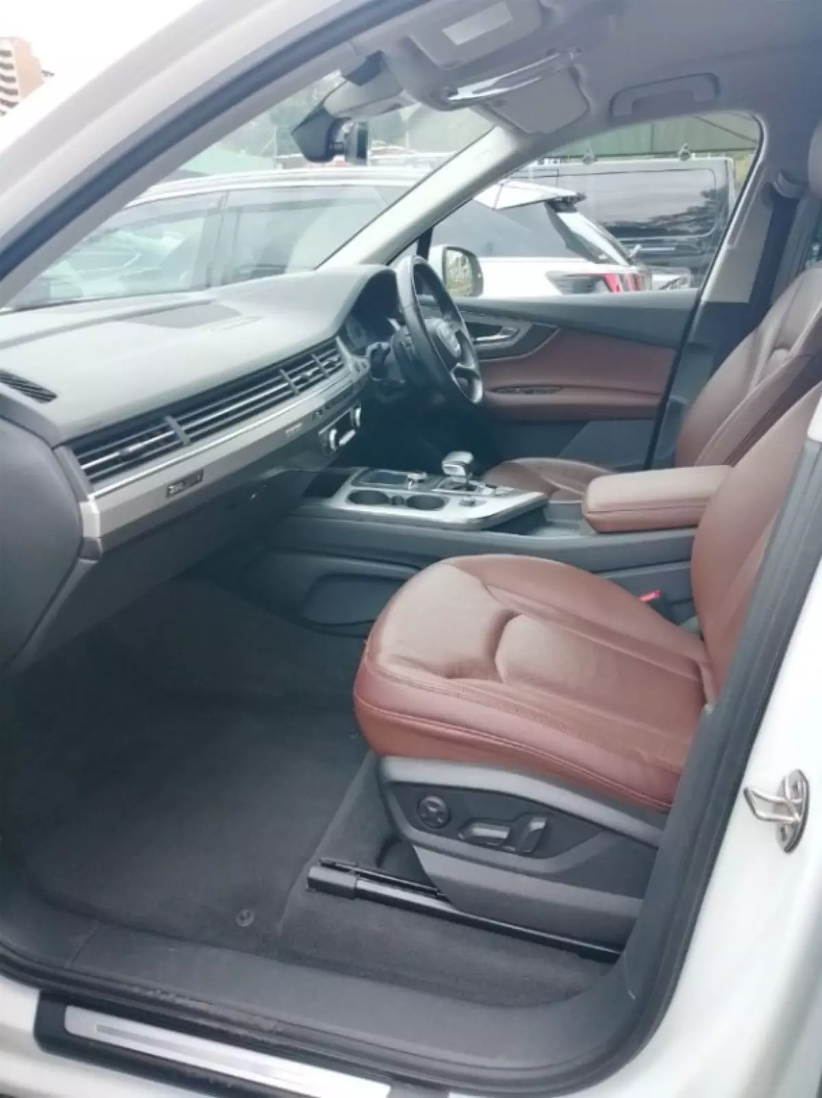 interiorFront