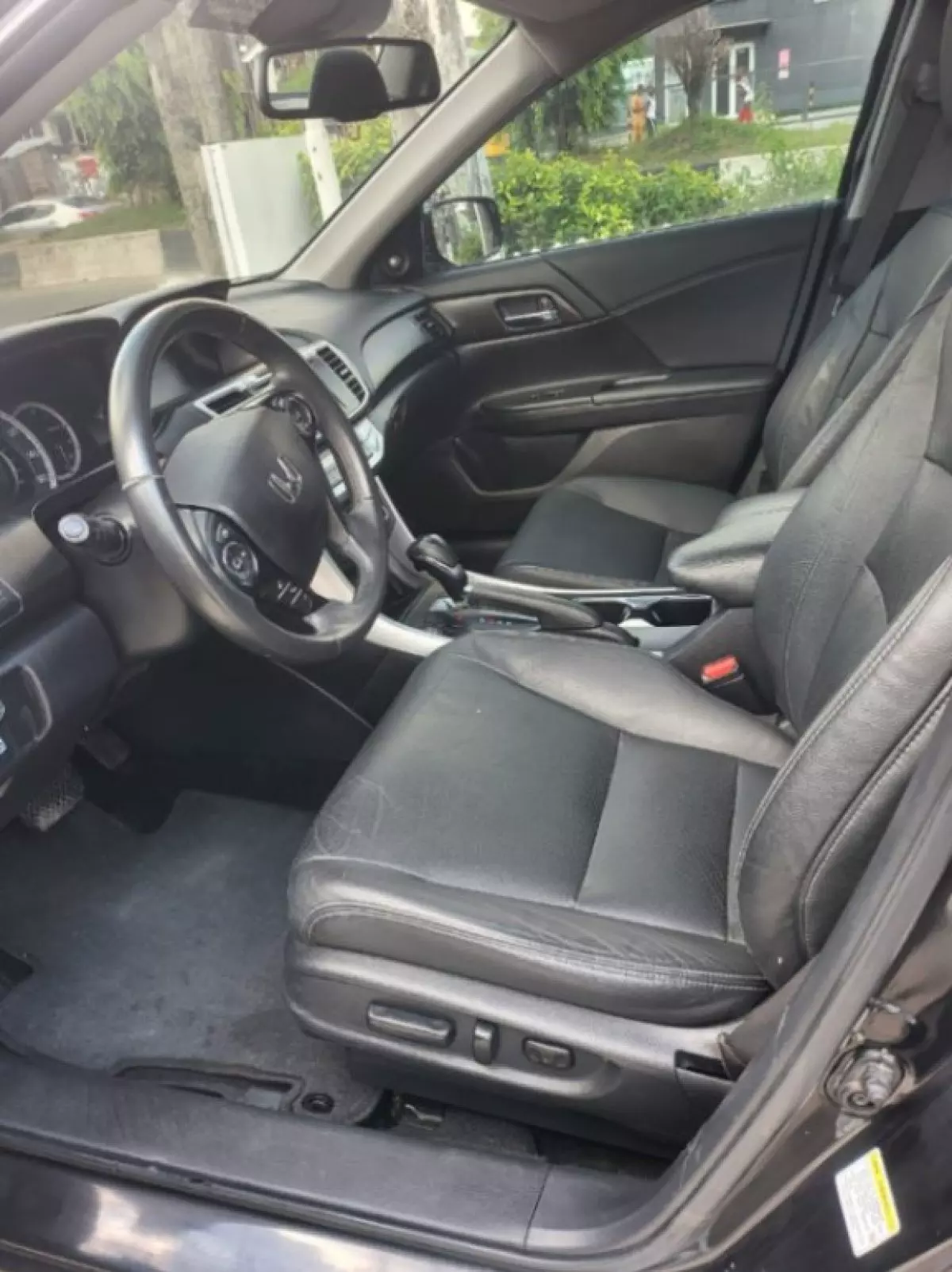 interiorFront