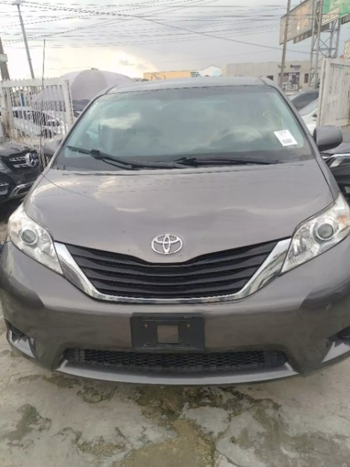 Toyota Sienna - 2011