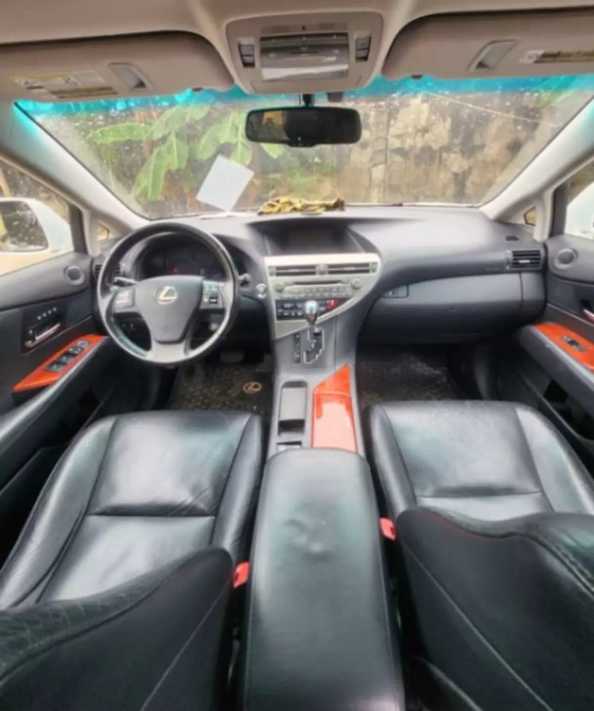 interiorFront