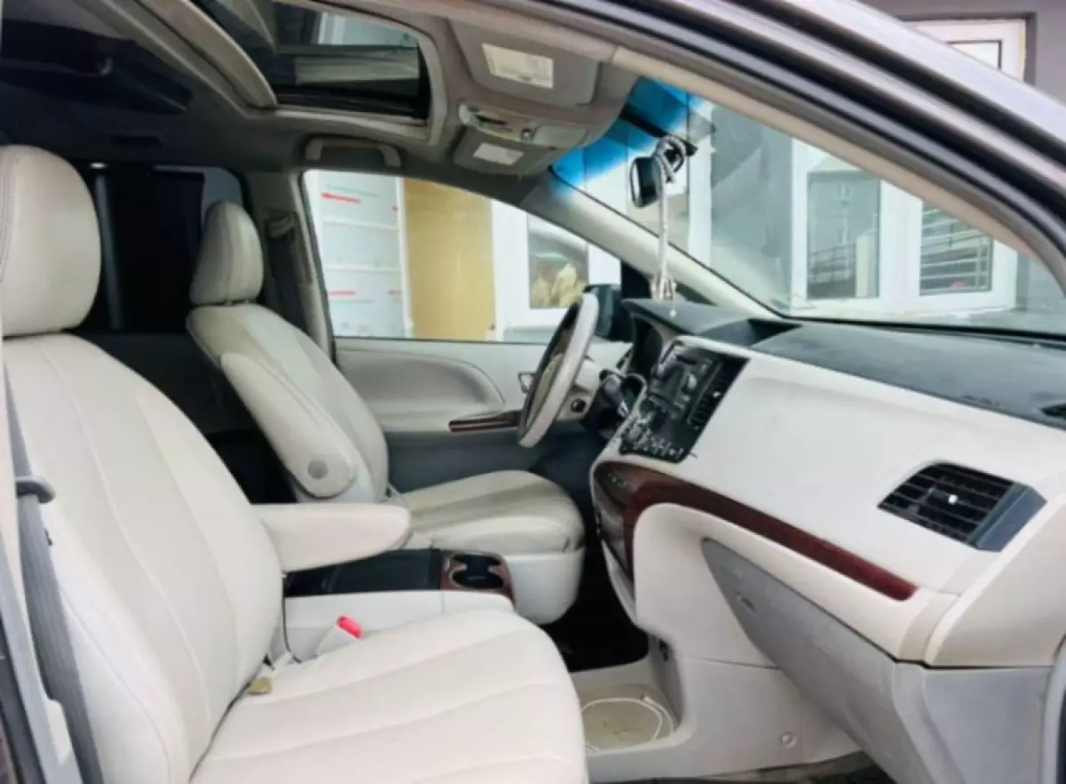 interiorFront