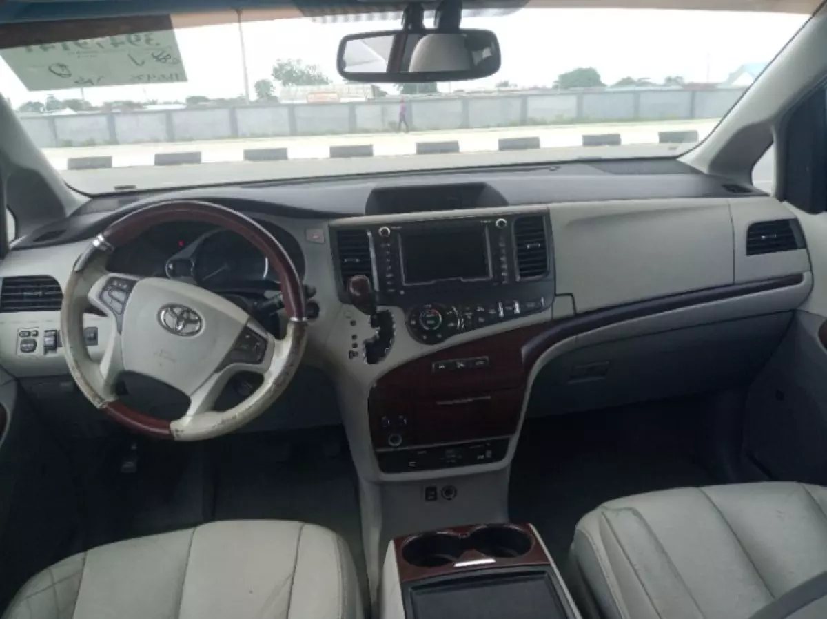 interiorFront