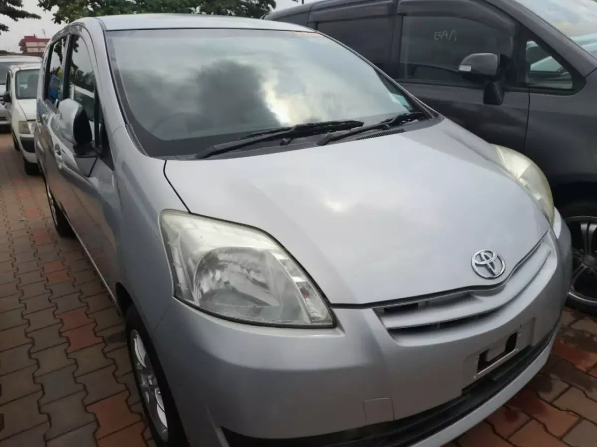 Toyota Passo Sette - 2008